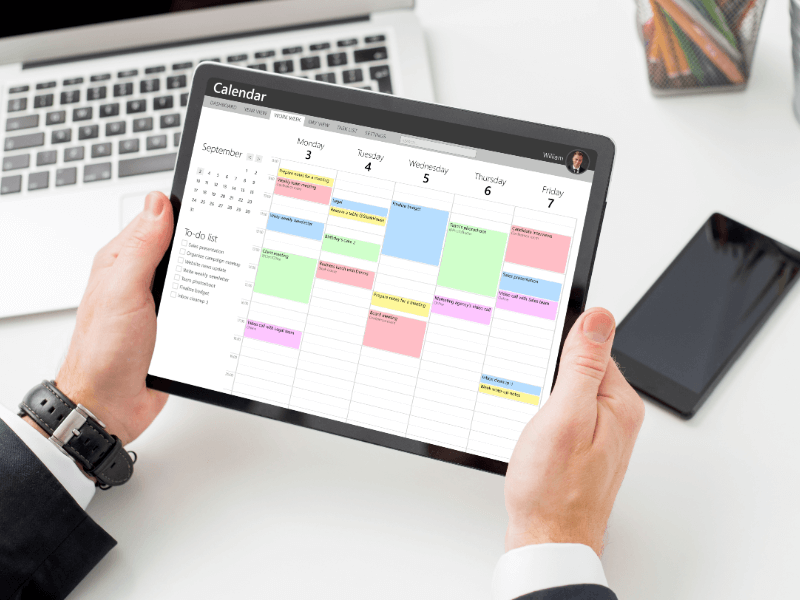 Daily planner showing time blocks for efficient work scheduling.